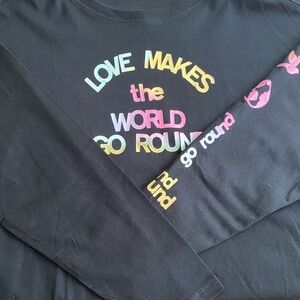 Old Navy Long Sleeve Tee- Love makes the world go round 🌍